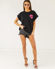 Load image into Gallery viewer, Kiss kiss T-shirt